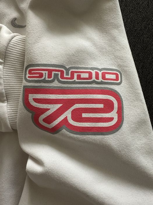 Biala bluza marki NIKE