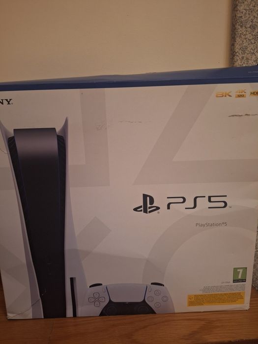 PS5 Standard com leitor.