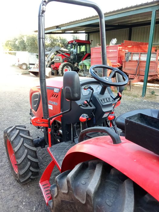 Trator Kioti modelo CK4530