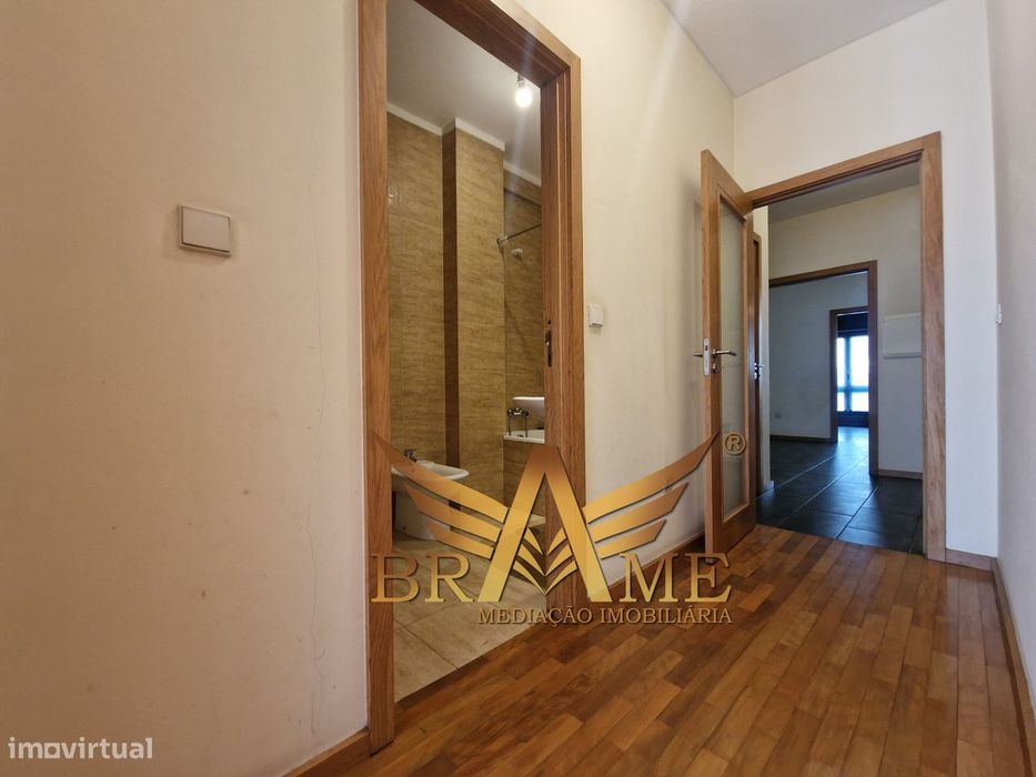 Apartamento T2 Com Lugar De Garagem | Rua Da Constituição - Porto