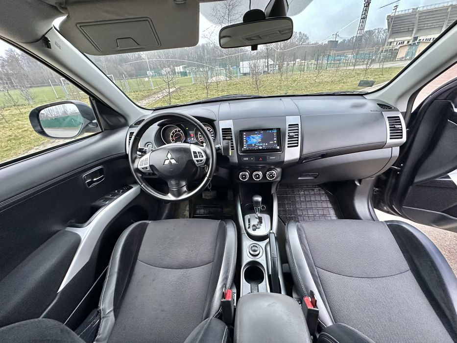 Mitsubishi Outlander XL   4x4 AVTOMAT