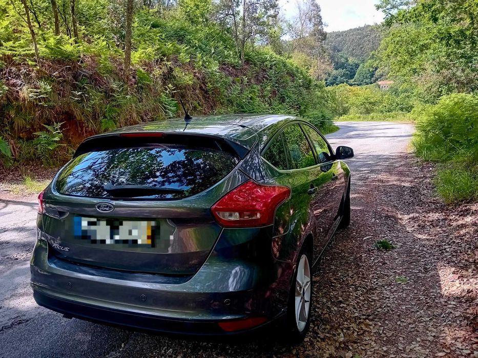 Ford focus titanium em excelente estado