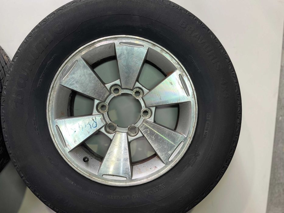 Jantes 16 com pneus Mitsubishi Pajero (Furação 6x139.7)