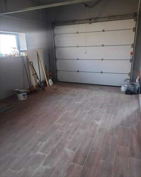 Продаж будинку, Брюховичі