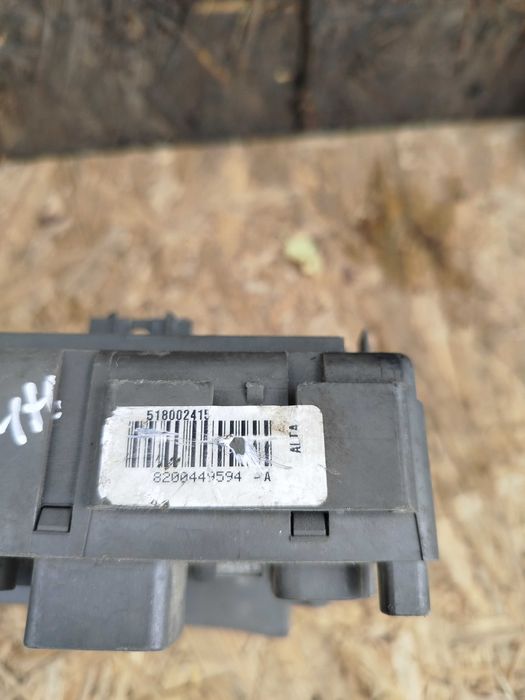 Блок запобіжників 8200449594 Renault Laguna 2 Рено 1.9 dci