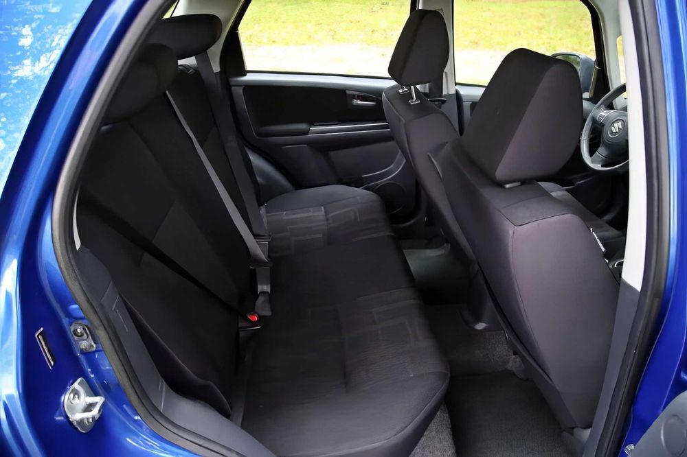 Suzuki SX4 Premium      2012