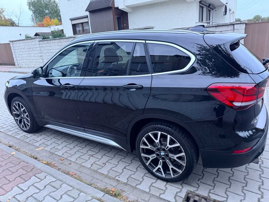 samochód osobowy BMW X1