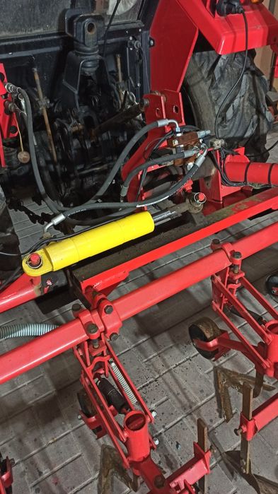 Pielnik wielorak z podsiewaczem nawozu