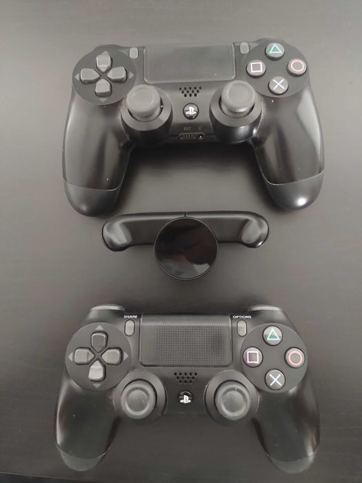 PlayStation 4 + Controllers + Games64550377707395121