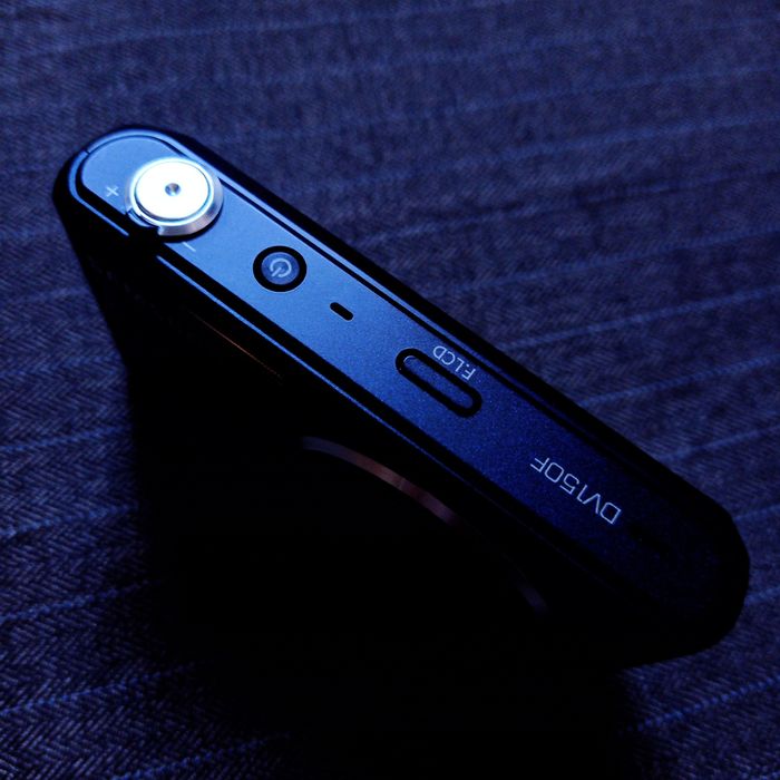 двохекранний Samsung DV150 f цифровий фотоапарат