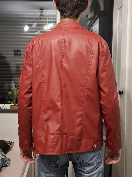 Czerwona męska kurtka skórzana
