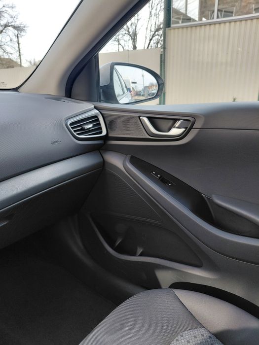 Ионик заряжаемый гибрид продам