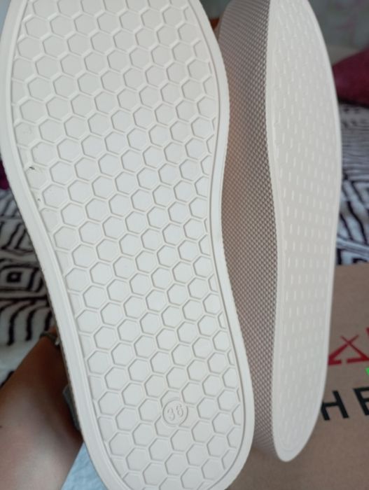 Нові шкіряні сліпони