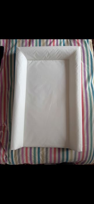 Muda fraldas IKEA com capa, muito pouco uso