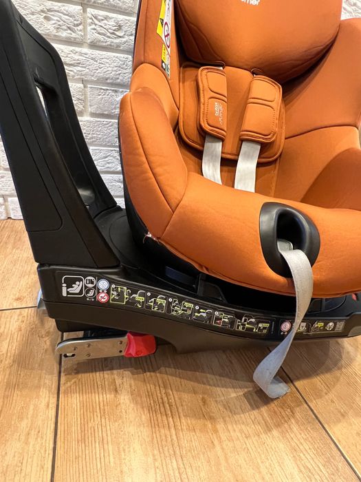 Fotelik samochodowy Britax-Romer dualfix M i-size (RWF)