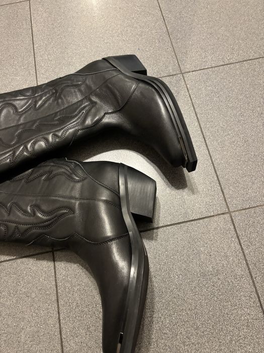 Alpa  en pena czarne kowbojki z finezyjnym haftem