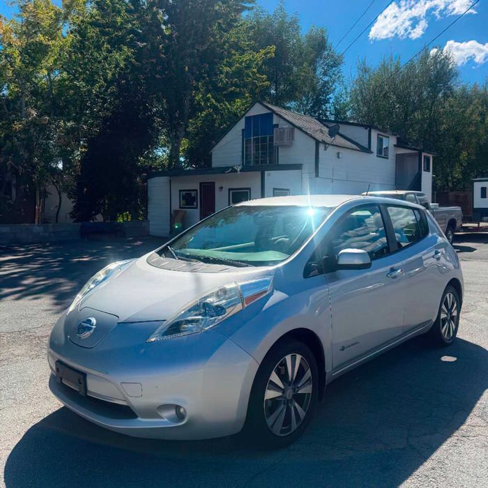 Nissan LEAF SV      2015