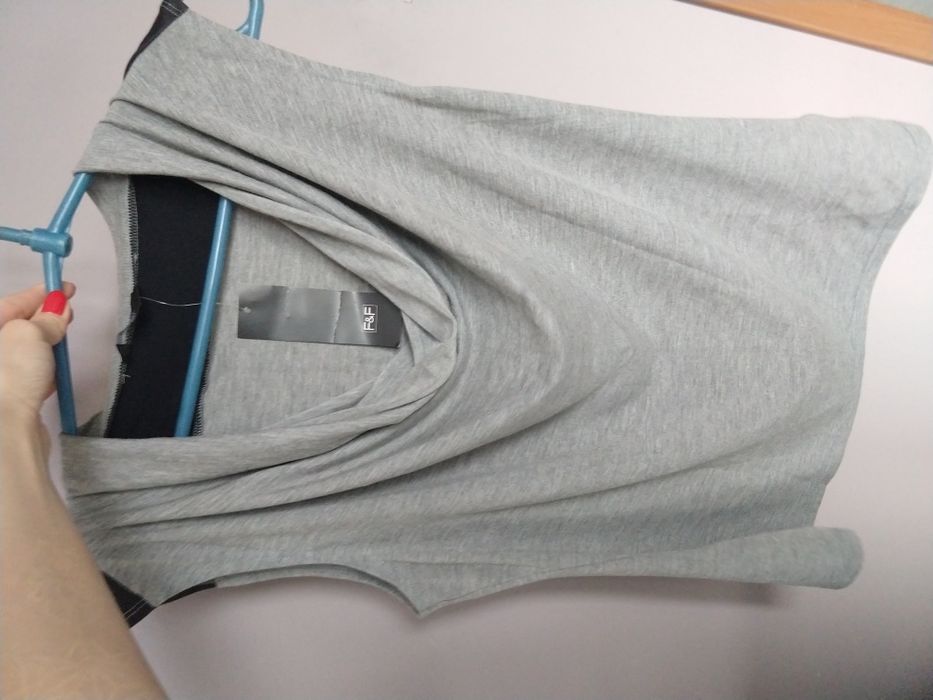 Nowa bluzka szara dekolt