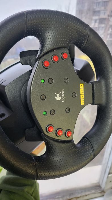 Игровой руль Logitech MOMO Racing (Force Feedback)