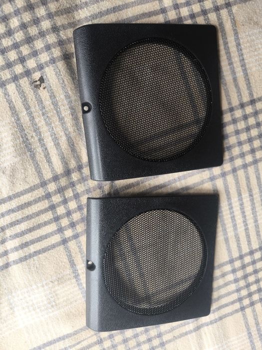 Grelhas para colunas na porta Golf MK2 Jetta MKII