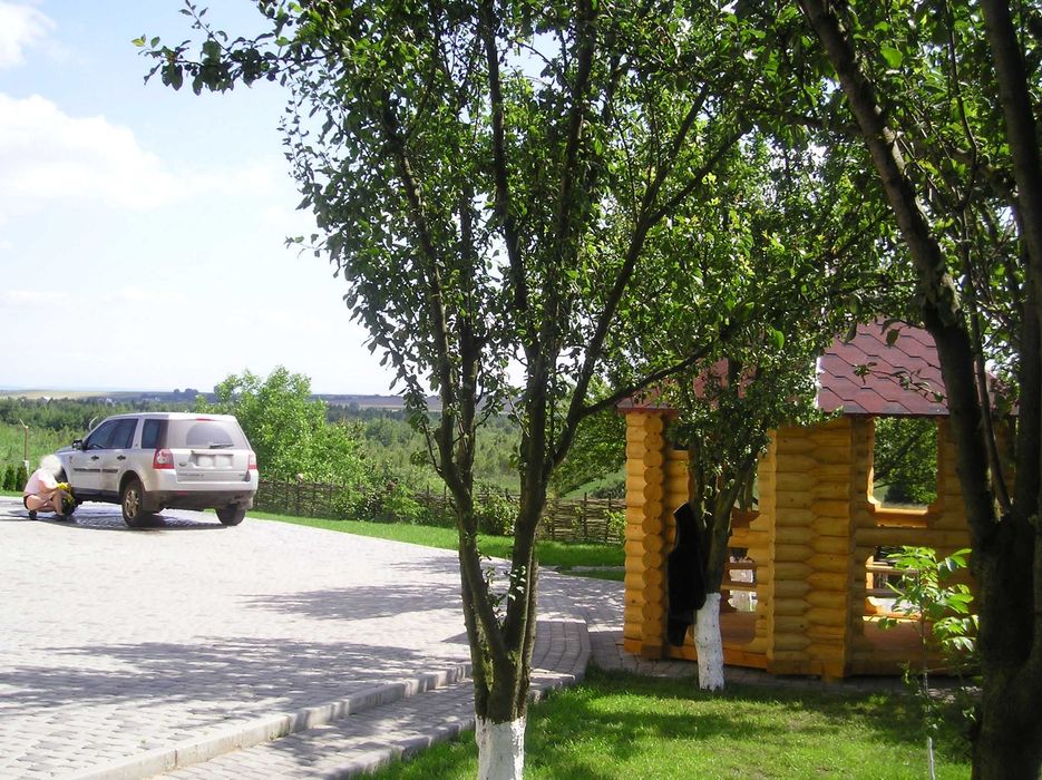 Будинок 3-х поверховий Запитів Львівська область