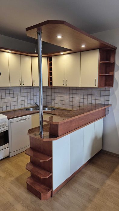 Meble kuchenne - kompletne z ladą i oświetleniem