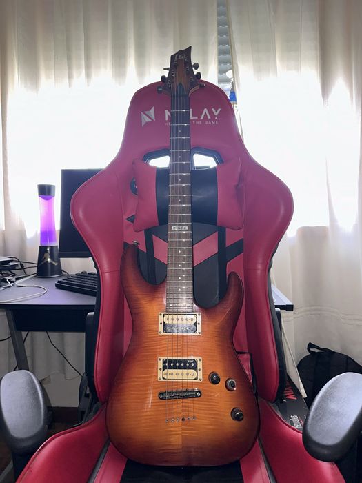 Guitarra ESP LTD NOVA com suporte