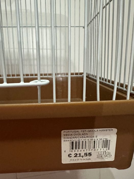 Gaiola pequena em bom estado