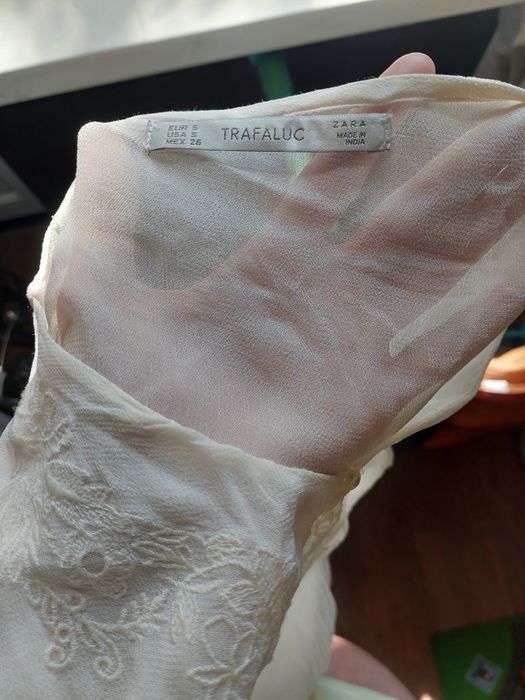 Легка біла сукня zara