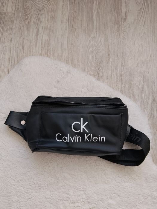 Saszetka nerka Calvin Klein CK