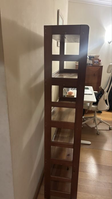 Estante de Madeira com 5 prateleiras COMO NOVA (163x83)