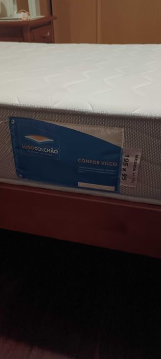 Cama solteiro, colchão como novo e estrado