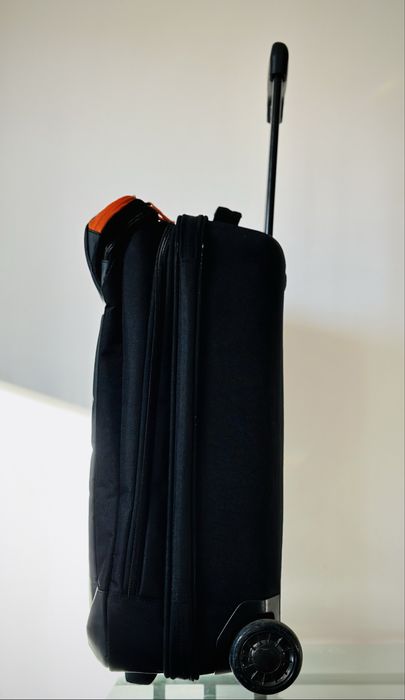 Walizka kabinowa na kółkach