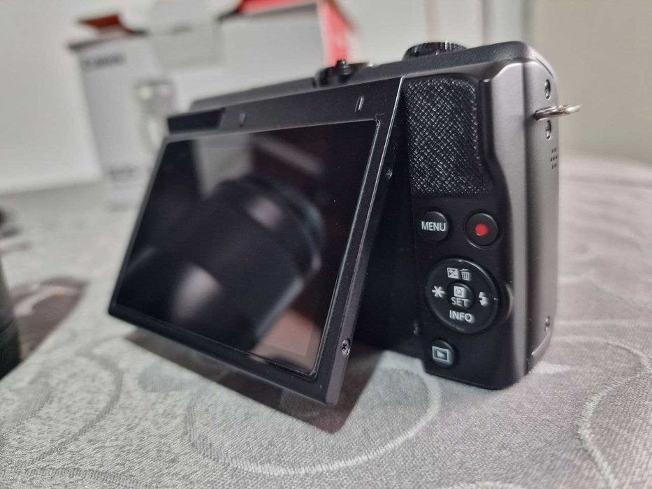 Máquina Fotográfica Canon EOS M200