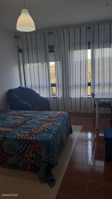 Quarto - localizado em Olivais Coimbra
