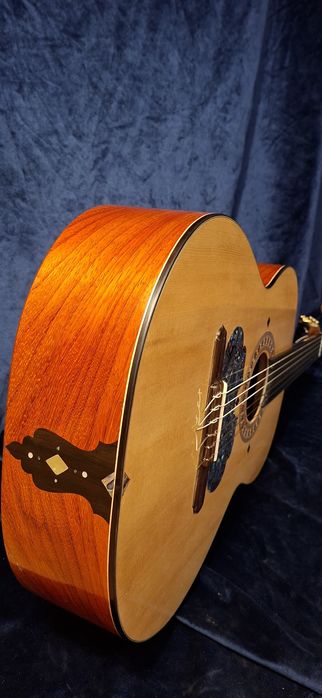 Gitara fretless bezprogowa