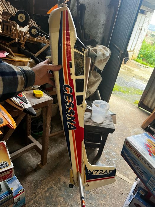 Vendo/troco lote de material de radiomodelismo