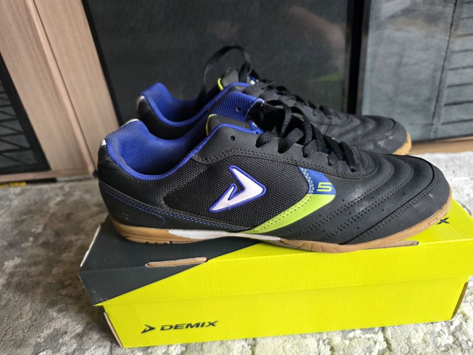 Продам бутси чоловічі для залу