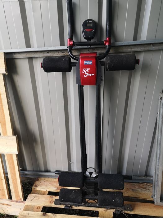 Máquina de abdominais e becicleta