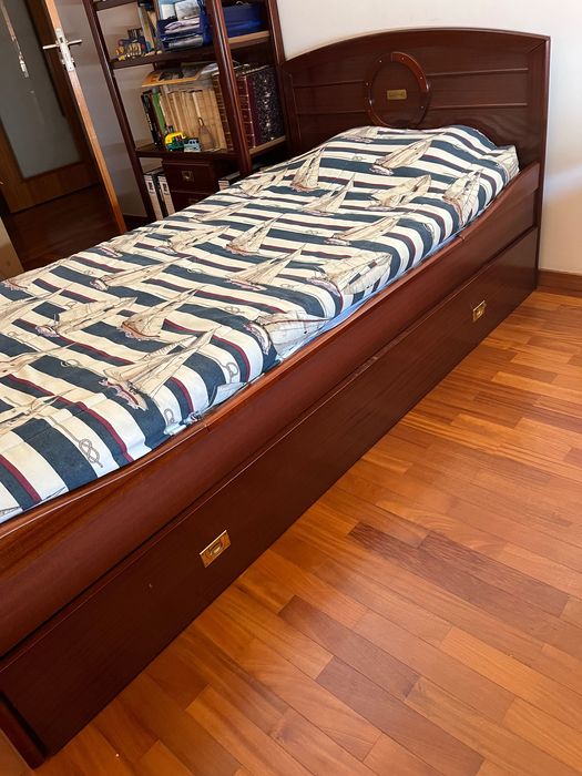Cama de solteiro/ mogno estilo Navy – cama extra; colchões incluídos!