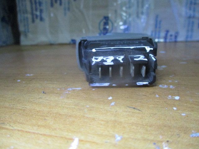 Comando / botão / interruptor vidros trás esquerdo RENAULT Twingo I (C