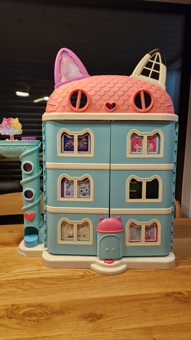 Koci domek Gabi +5 pokoi + lalka gratis