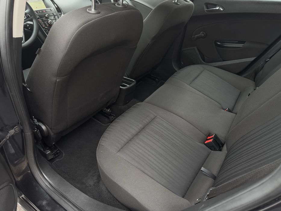 OPEL ASTRA J  2011 рік