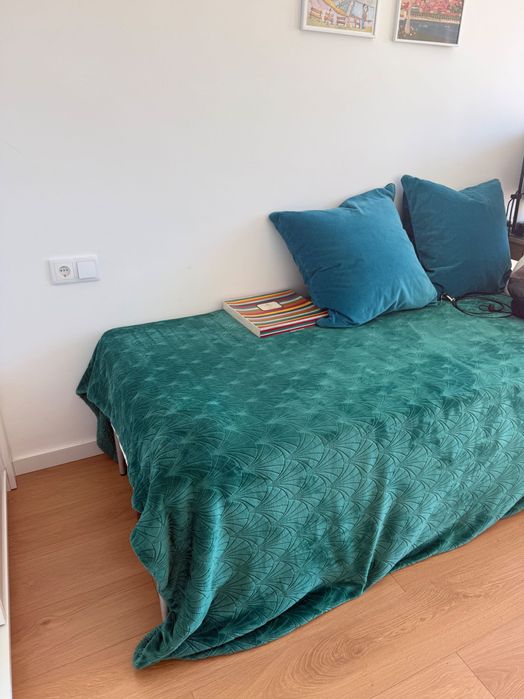 Cama dupla e colchões ikea incluídos