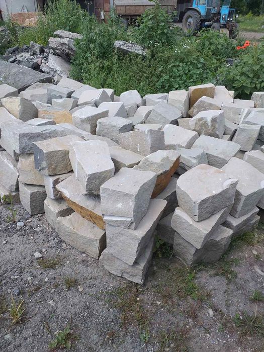 Кам'яний Бут Цоколь