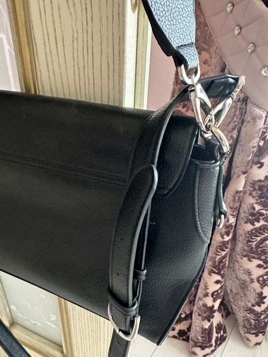 Продам сумочку Valentino