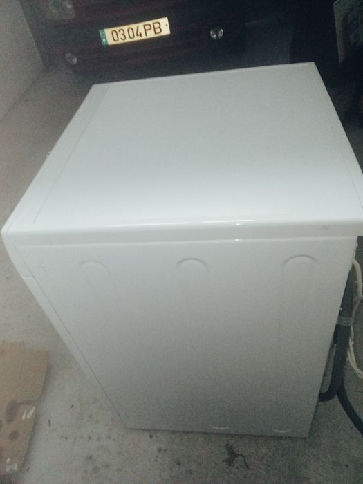 Máquina de Máquina de Lavar Roupa HOTPOINT ARISTON 9Kg (1200 Rpm)