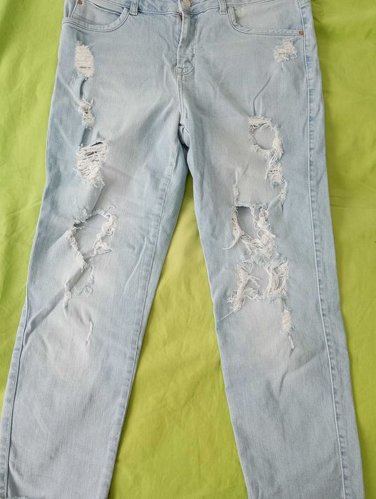 MOHITO. Ładne spodnie jeansowe.