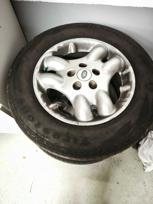 Vendo 4 jantes originais Land Rover 16” com pneus Firestone Roadhawk 215/68 R16 98H