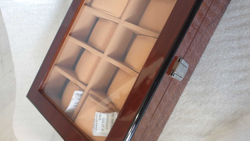 Caixa em madeira de luxo para guardar 10 relogios. Tissot, rolex